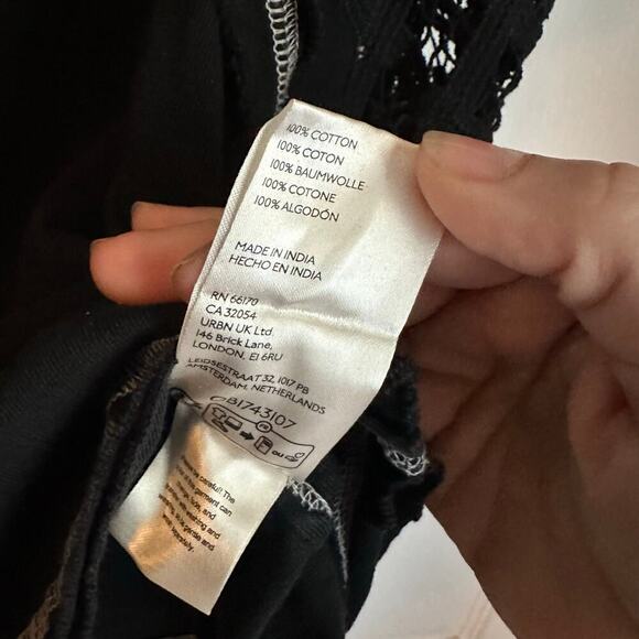 FREE PEOPLE Table For Two Tee Tunic Top Size Small Black Relaxed Fit EUC - Picture 3 of 6